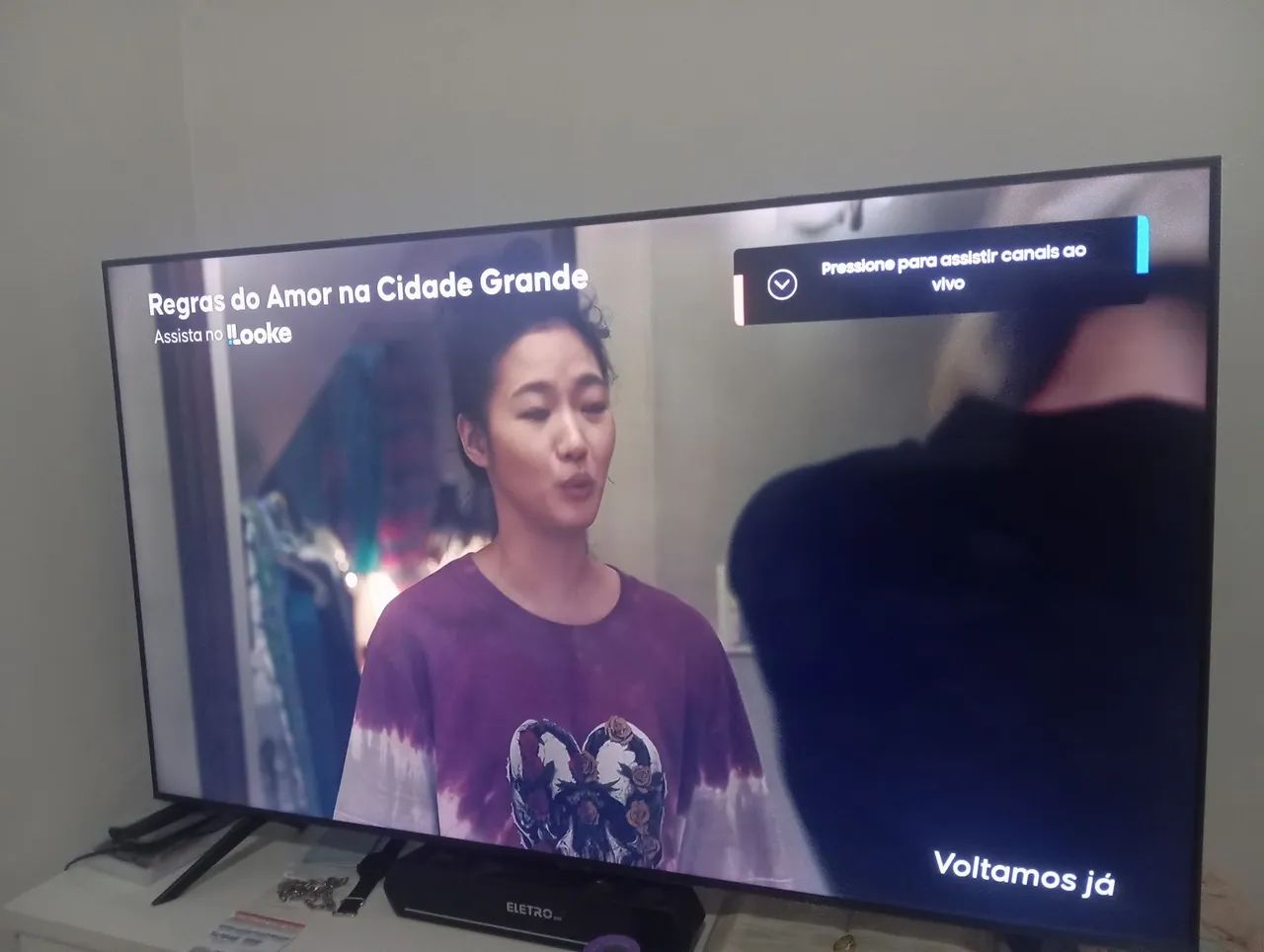 Vendo tv 55 polegadas 4 k smart pouco tempo que uso 