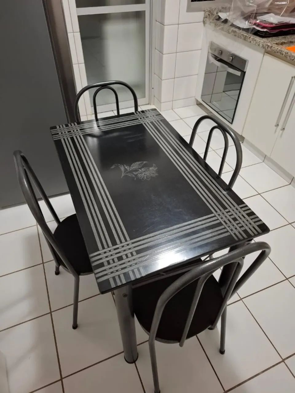Kitchen Table with 4 Chairs - Excellent Condition65153861642883121