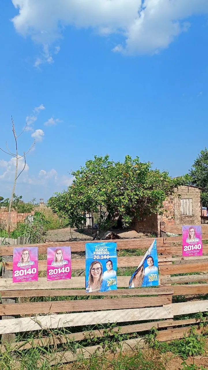 Terreno com uma casinha 