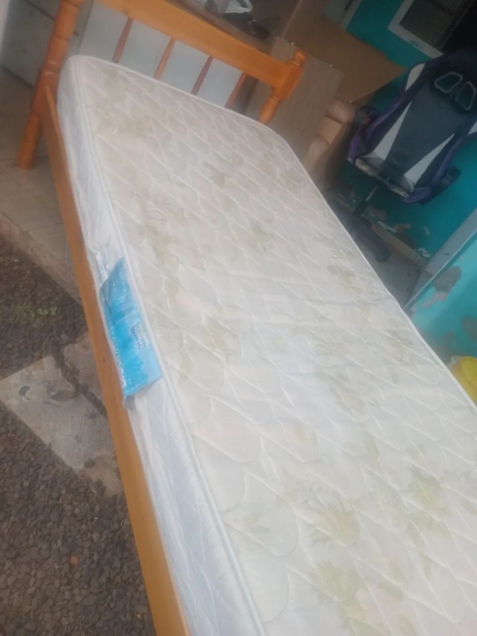Cama de solteiro com colchão (Entrego)