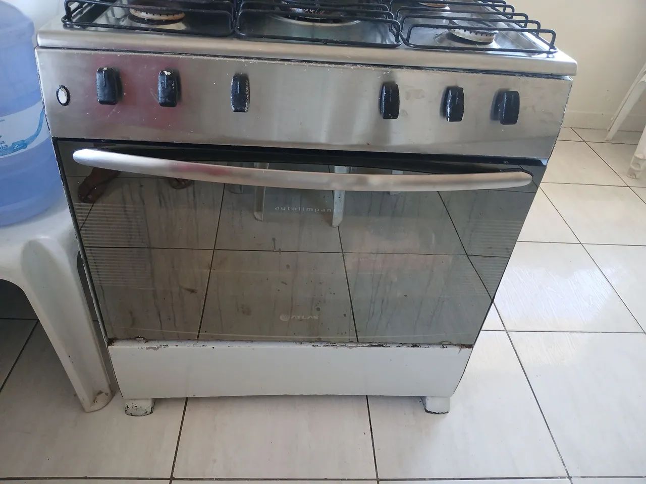 Vendo fogão com marcas de uso..funciona perfeitamente  - Foto 2