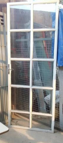 Porta ferro com vidro sala 2,20x0,90 / retirar vila formosa