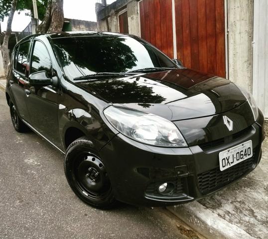 Vendo Sandero 2014 completo. Troco por moto *. Financio - Foto 6