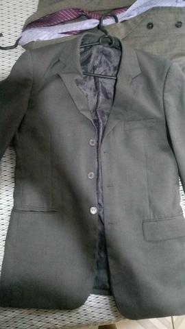 Vende-se: 2 Blazers ( Preto e Cinza ) , 1 Terno + 2 duas gravatas - Foto 5