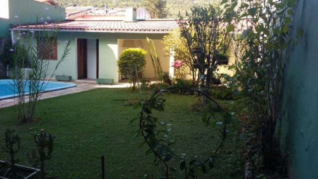 Casa à venda com 4 dormitórios e 4 suítes no bairro Parque São Jorge em Florianópolis - Foto 4