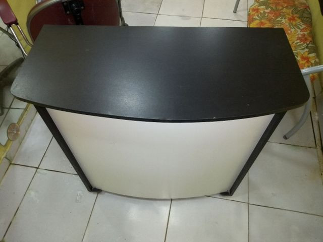 Balcão e banco de espera para salão e Barbearia - Foto 3