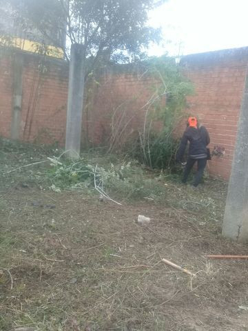 Limpeza de terreno roçada corte de grama