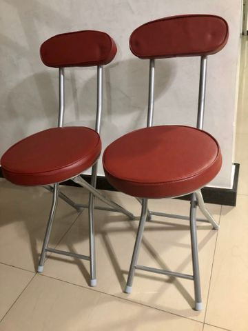 Banquetas compactas dobráveis com encosto novíssimas