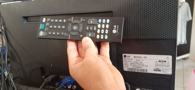 TV-monitor 21,5" com controle remoto