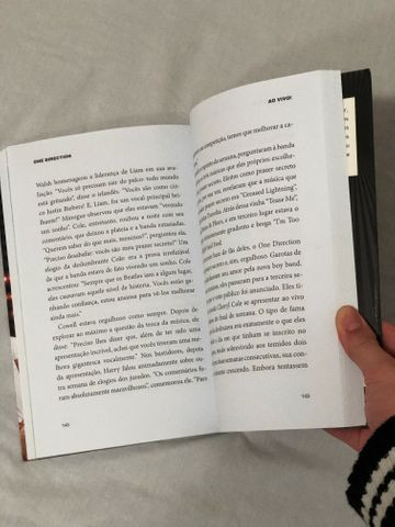 Livro Biografia do One Direction - Foto 2