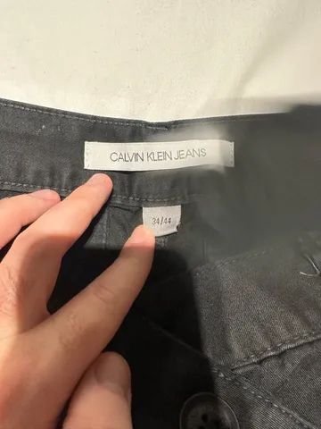 Bermuda Calvin Klein tamanho 44 - Foto 3