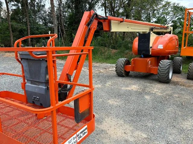 Plataforma Elevatória 800AJ Jlg 26,18 metros perfeito estado