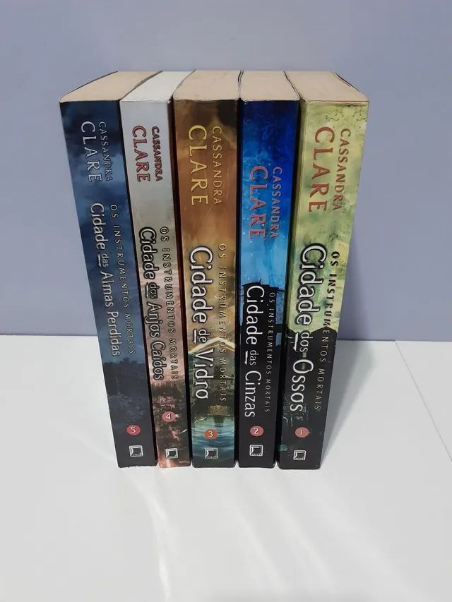 A incrível história de Cidade dos Ossos, Cidade das cinzas e toda coleção. Imperdível - Foto 3