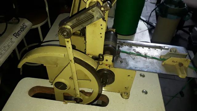 Maquina de cortar fitas , elasticos e ou velcro