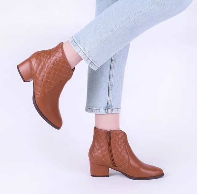 Bota Feminina Matelassê Zíper Em Couro Canela Nº34 e Nº35