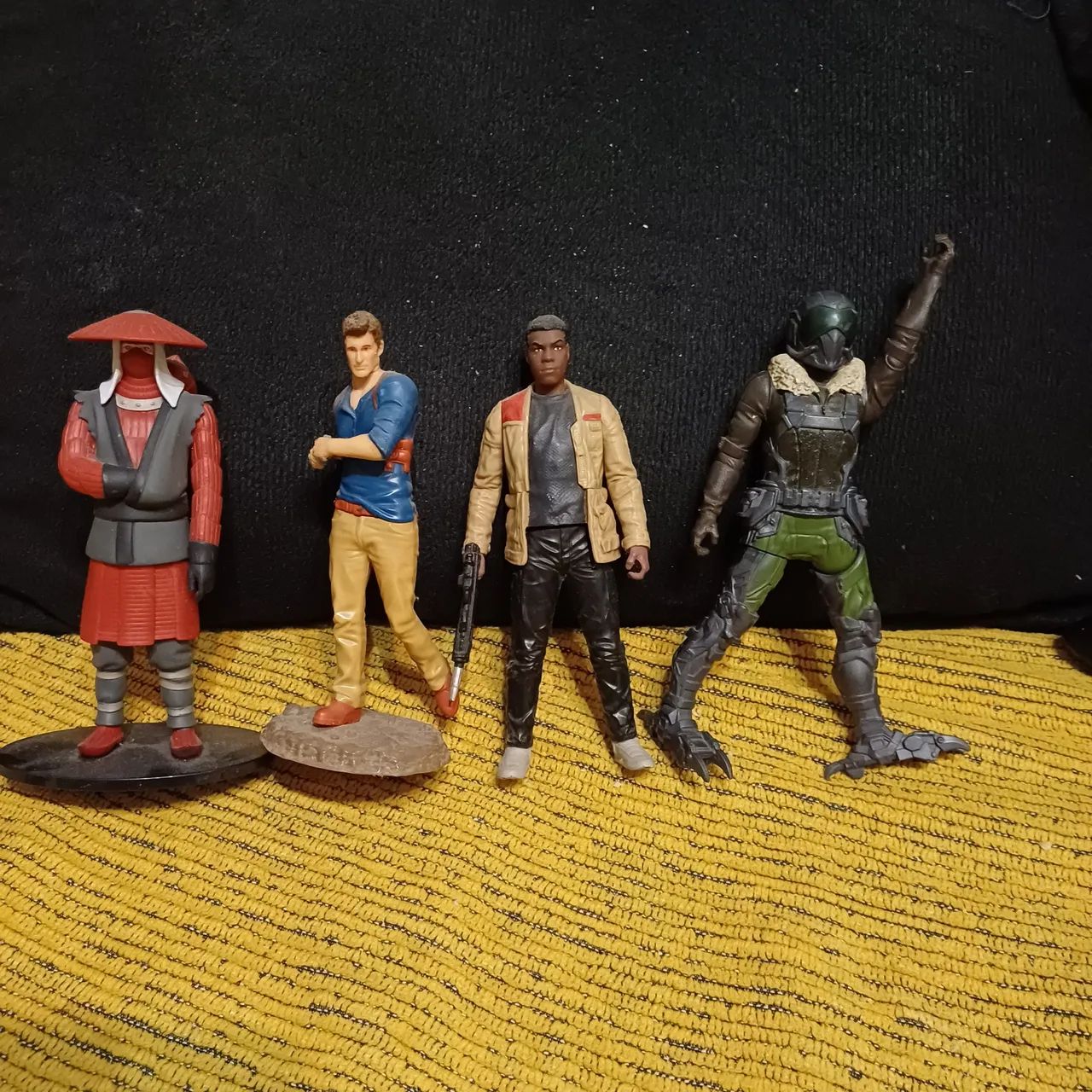 Bonecos Colecionáveis - Star Wars,  e Outros