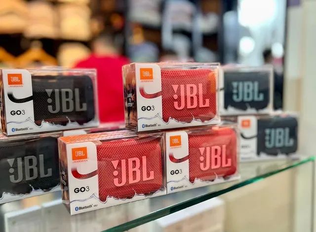 Caixa de som Jbl GO3 vermelha, preto e azul