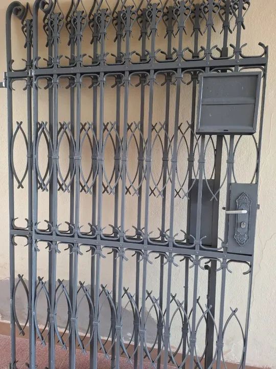 Portão de Ferro Forjado Usado Cinza