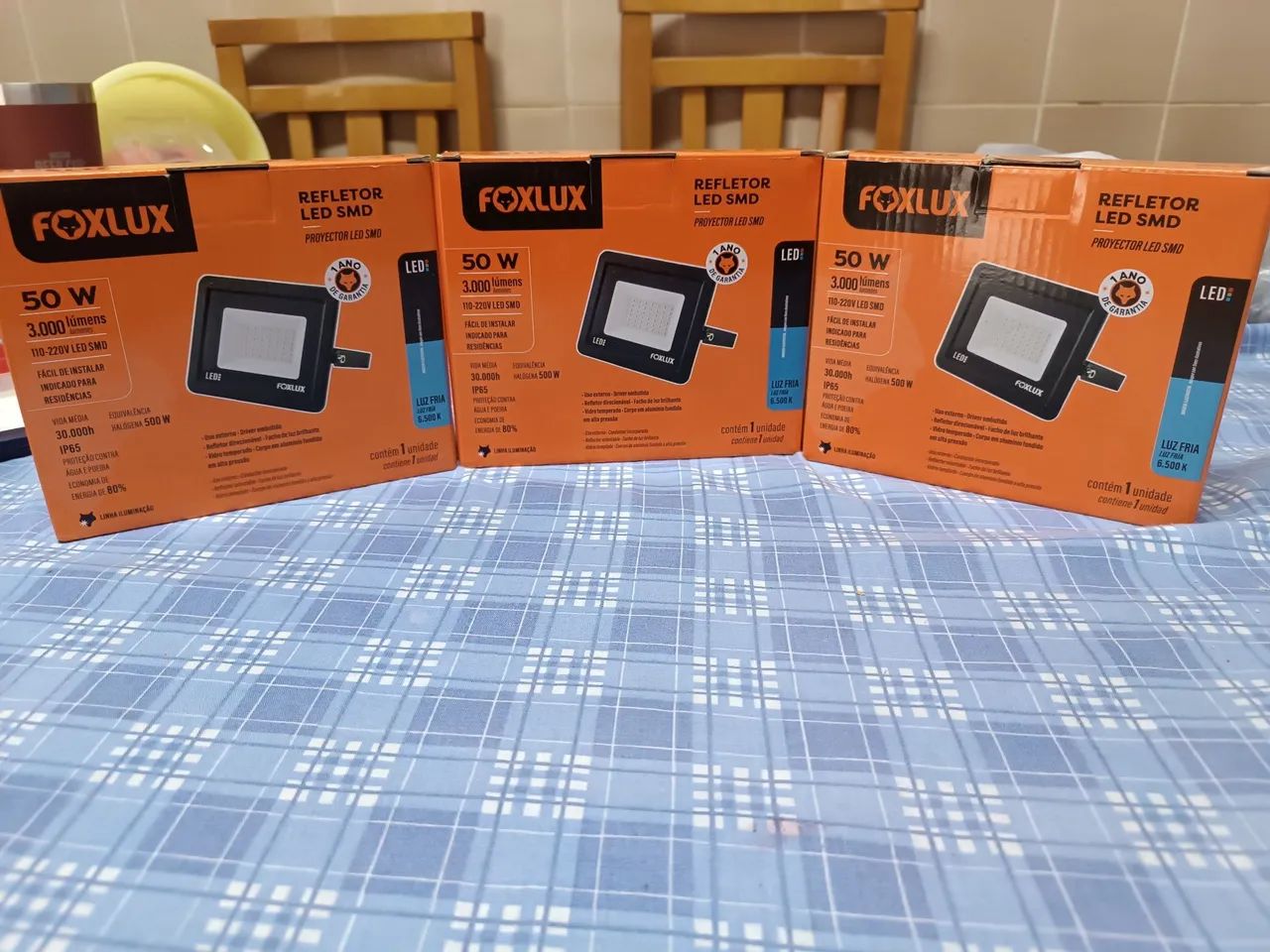 Kit com 03 Refletor LED SMD 50W Foxlux - Iluminação potente e eficiente!