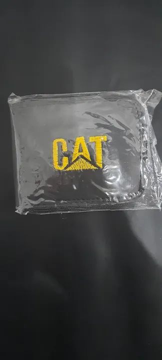 Carteira com Ziper Caterpillar.