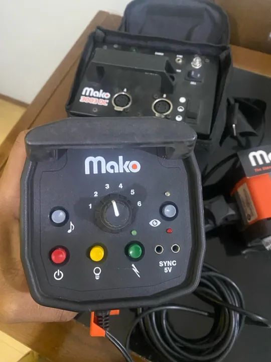 Kit de iluminação fotográfica Mako + gerador  - Foto 4