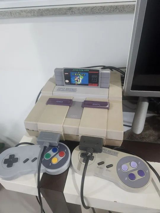 Super nintendo com 2 controles e 4 jogos