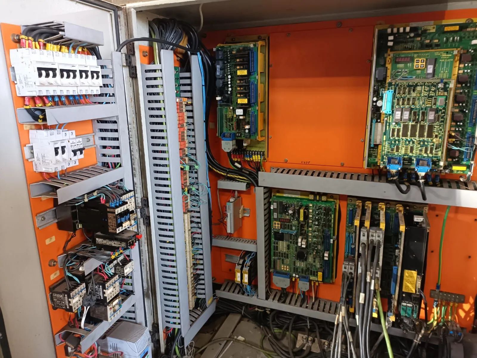 Torno CNC centro  de torneamento Romi COSMOS 20M ferramentas acioda - Foto 6