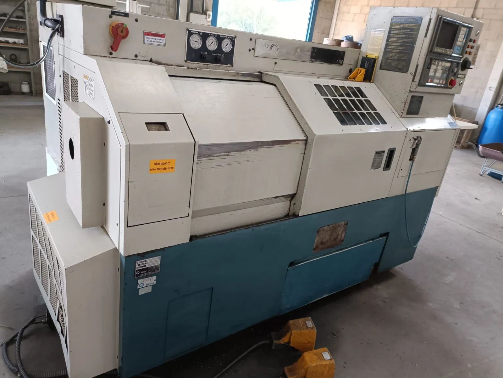 Torno CNC centro  de torneamento Romi COSMOS 20M ferramentas acioda