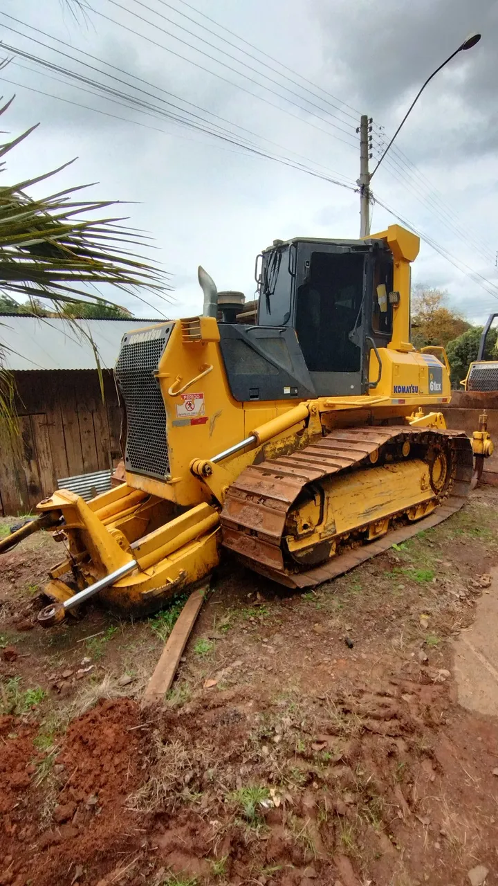 Trator de Esteira Komatsu D61EX