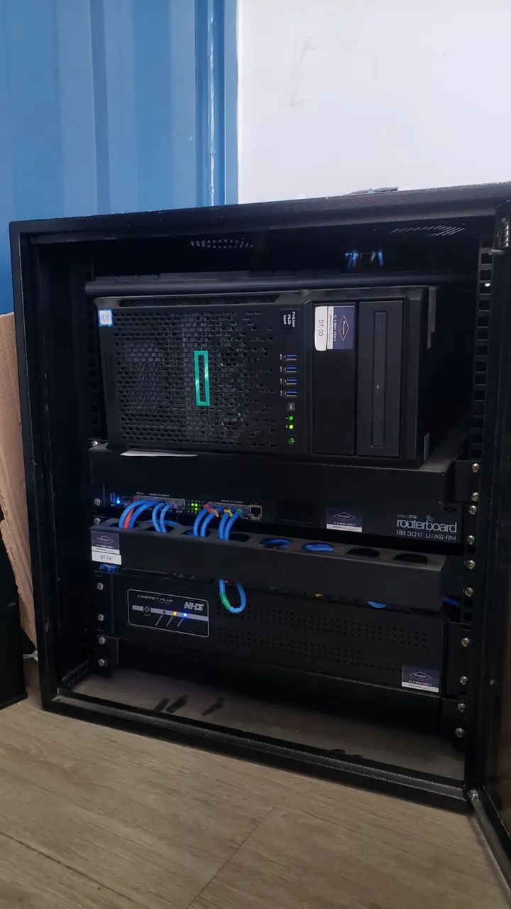 Servidor HP ML30 GEN 9 - XEON E3 1220V6 - Quad Core 1x8GB + 2X2TB - 350W + Nobreak + Rack