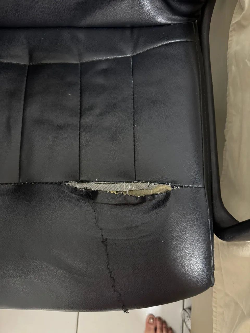 Cadeira de Escritório Giratória - Precisa de Pequenos Reparos - Foto 4