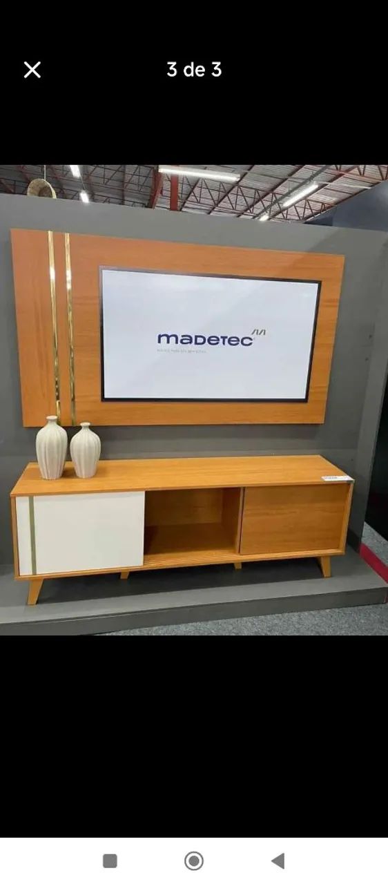 Painel de TV e Rack de Madeira - Design Moderno