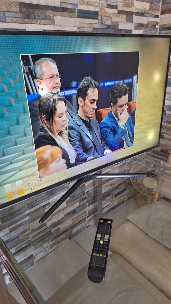 Tv  Smart  Samsung 43" (apresenta manchas na tela) - Foto 4