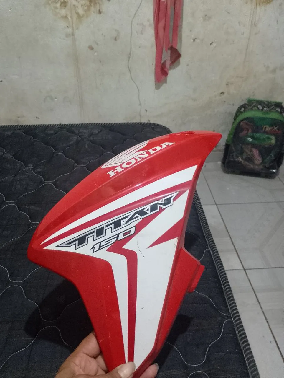 Asa do tanque Honda Titan 150 Vermelho