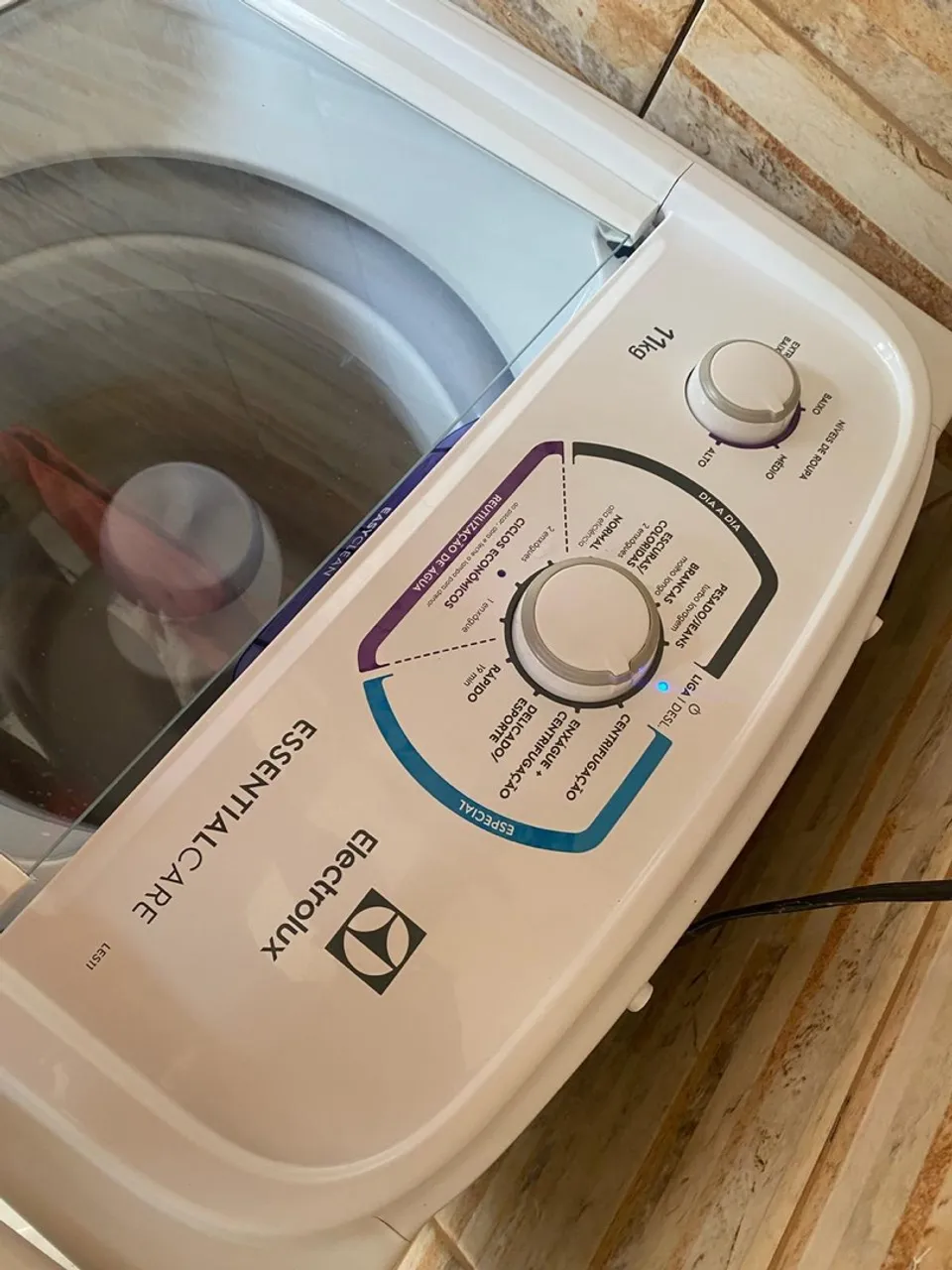 Máquina de Lavar Roupa Electrolux 11kg Essential Care
