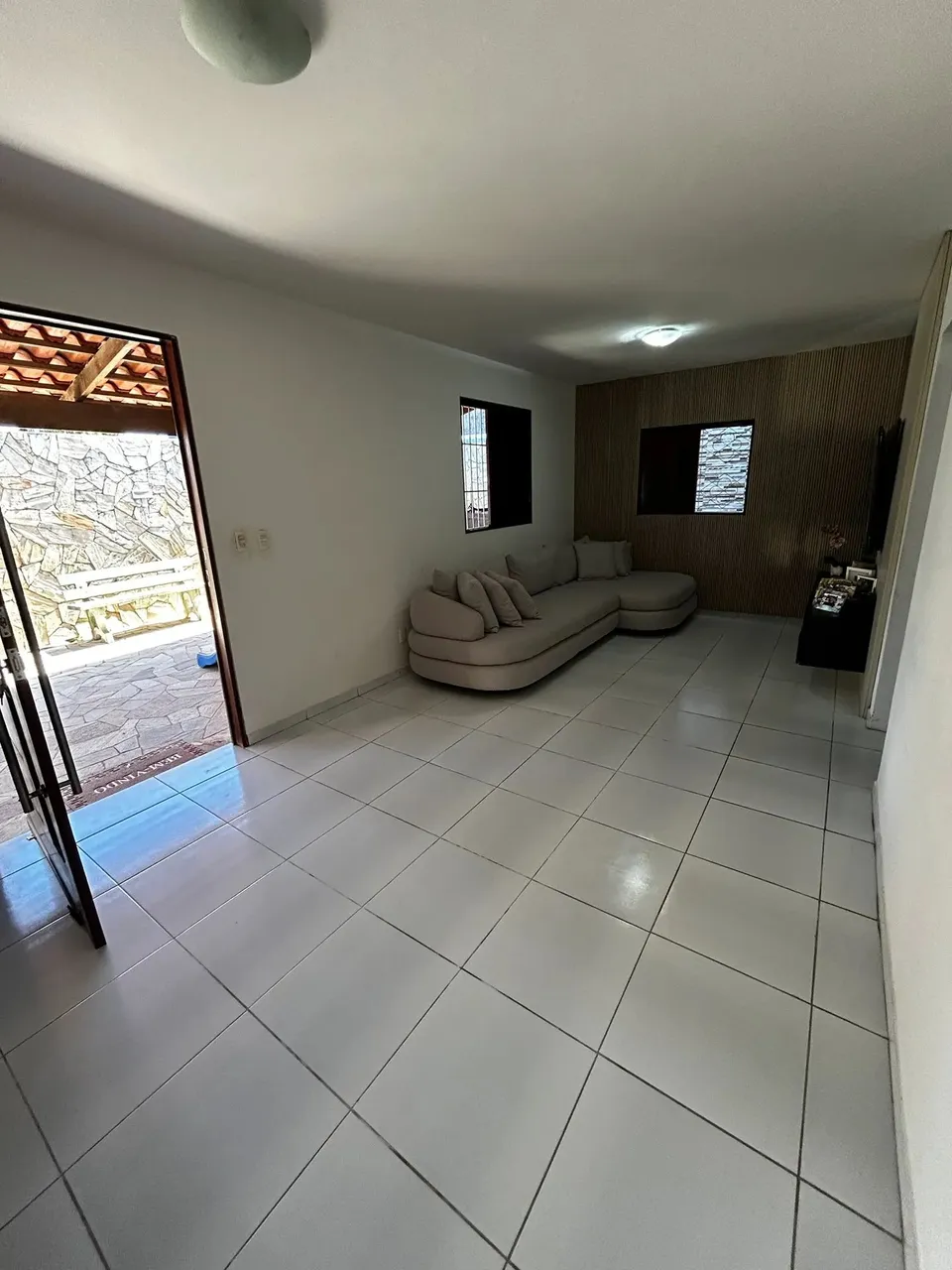 Casa 3/4 com 5 vagas no conjunto Inocop