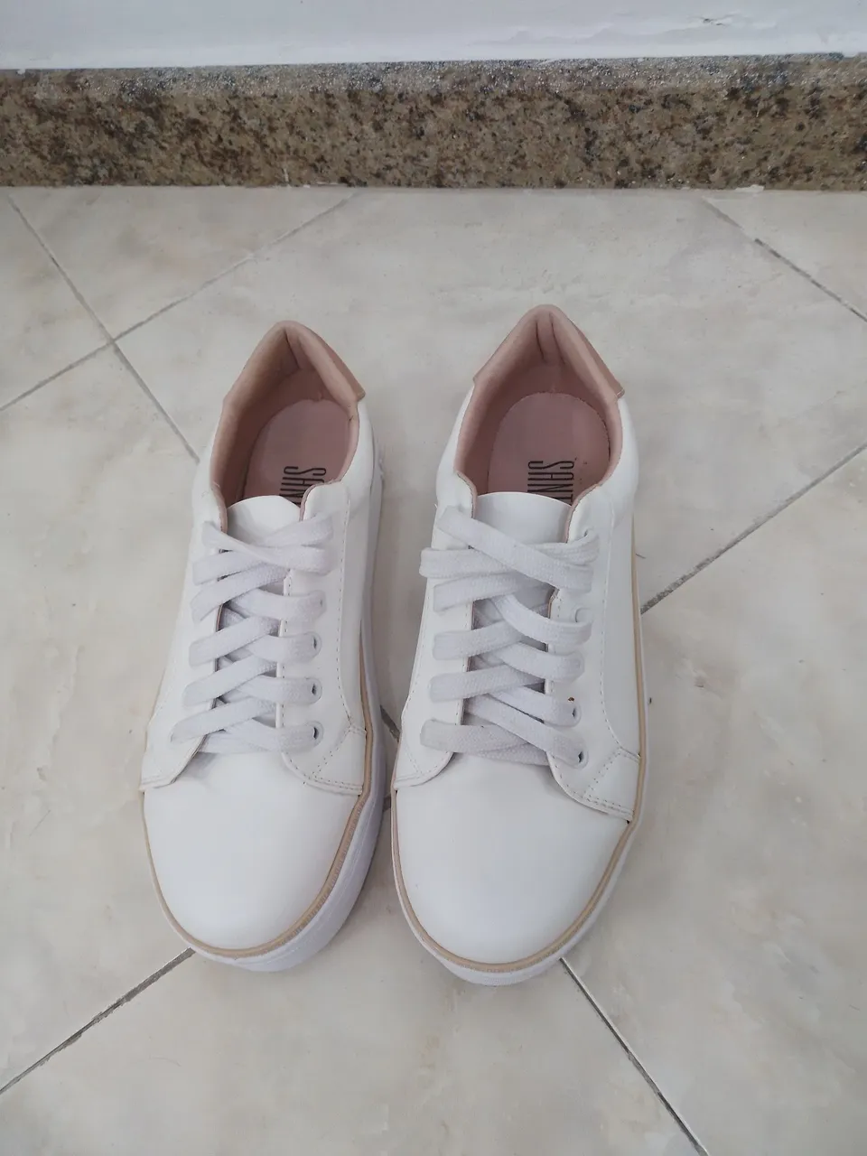 Tênis Feminino flatform branco napa confort recortes Santa Lolla
