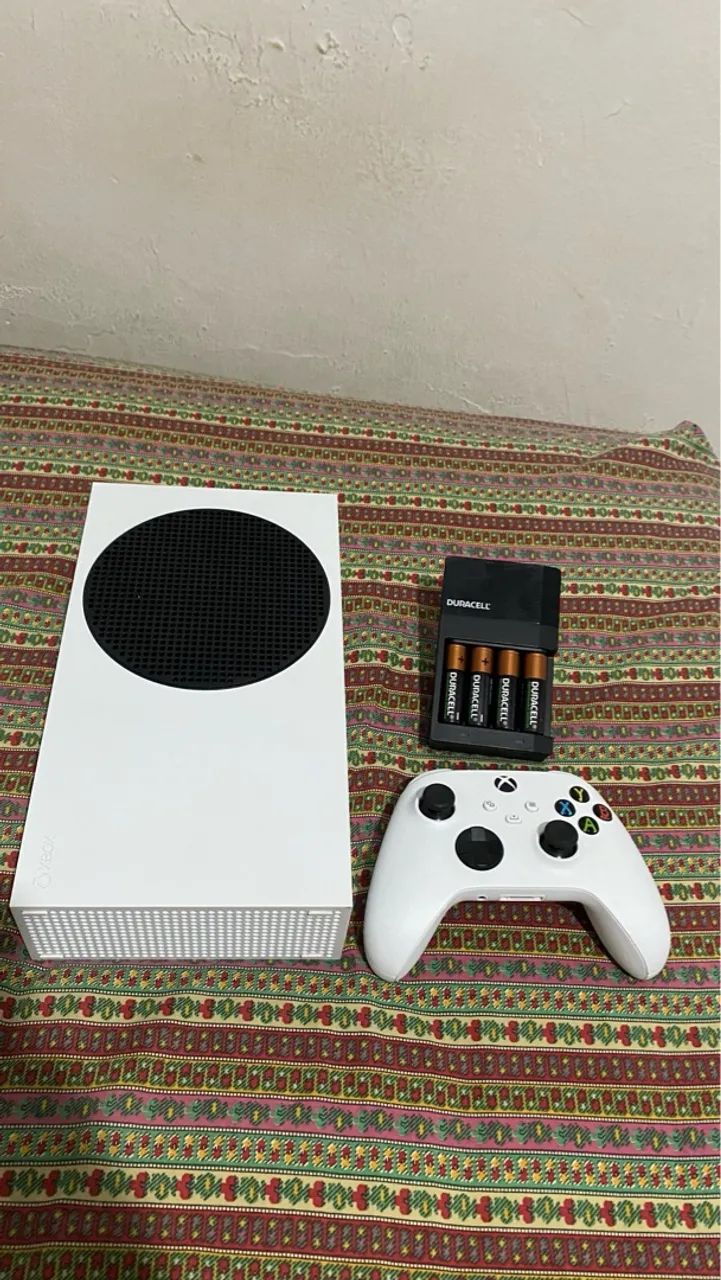 Microsoft Xbox Series S 512 GB + 1 controle sem fio Xbox + Carregar de pilhas Duracell