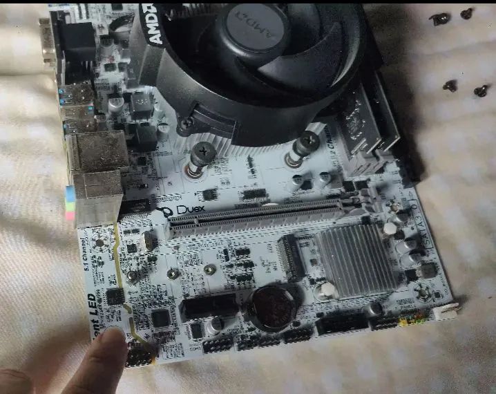 Placa mãe A520MK, branquinha e nova. Tudo perfeitamente funcionando. - Foto 2