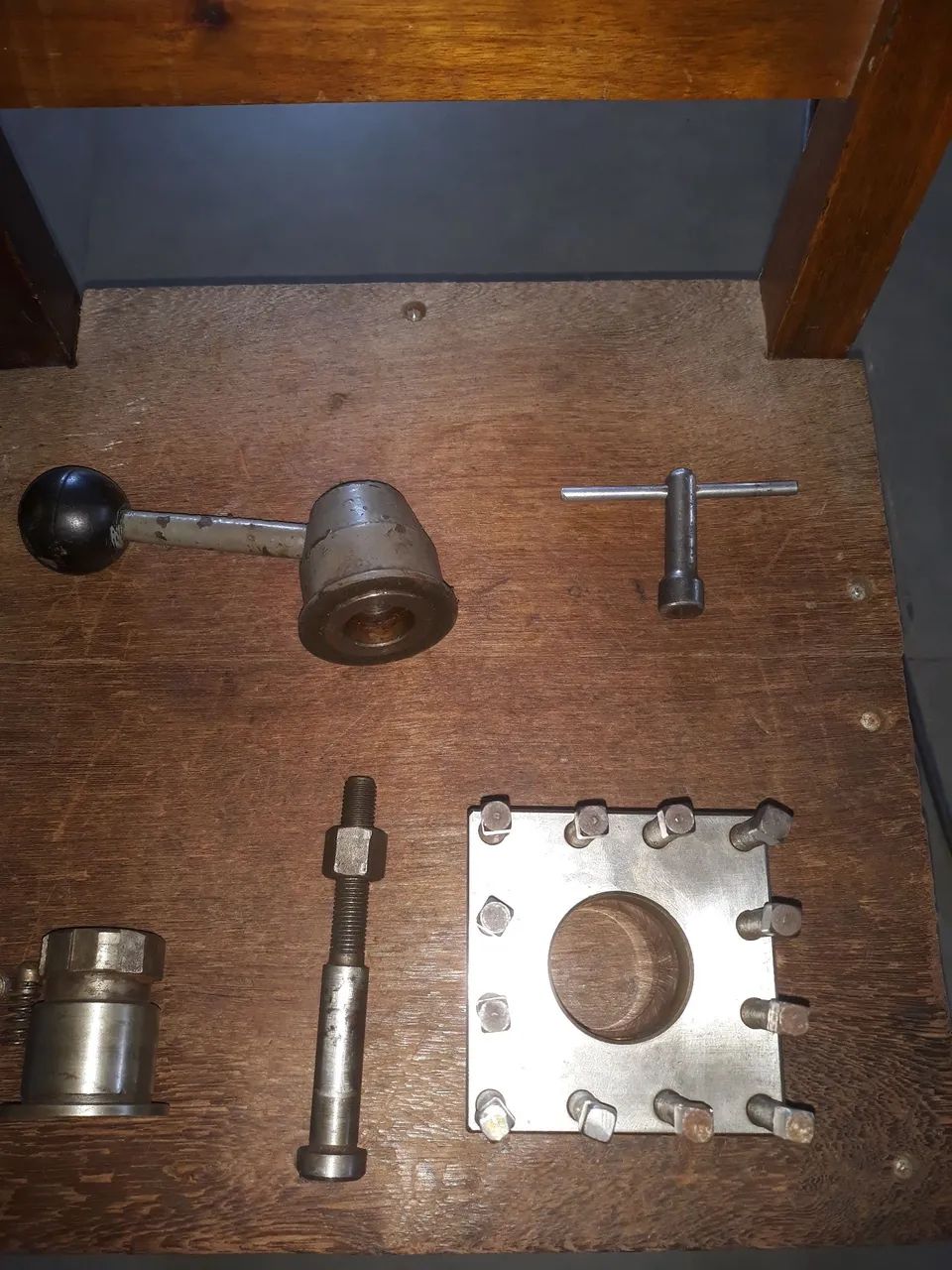 Castelo porta ferramentas 90X90 para torno mecanico. 