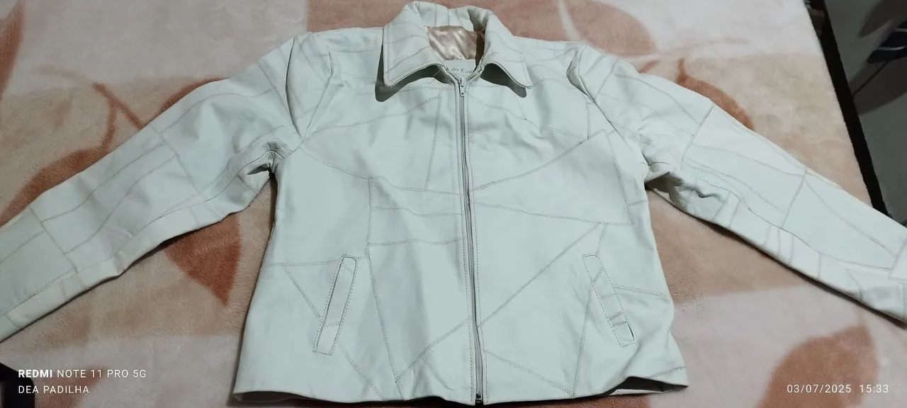 Jaqueta em couro off-white com detalhes em patchwork - Foto 5