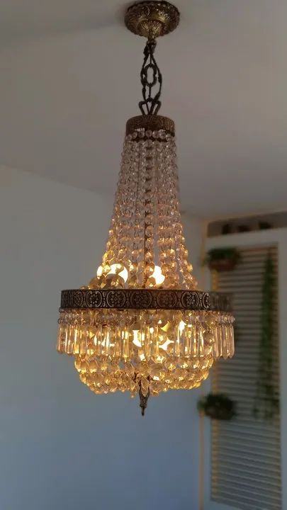 Lustre de Cristal - Iluminação Elegante