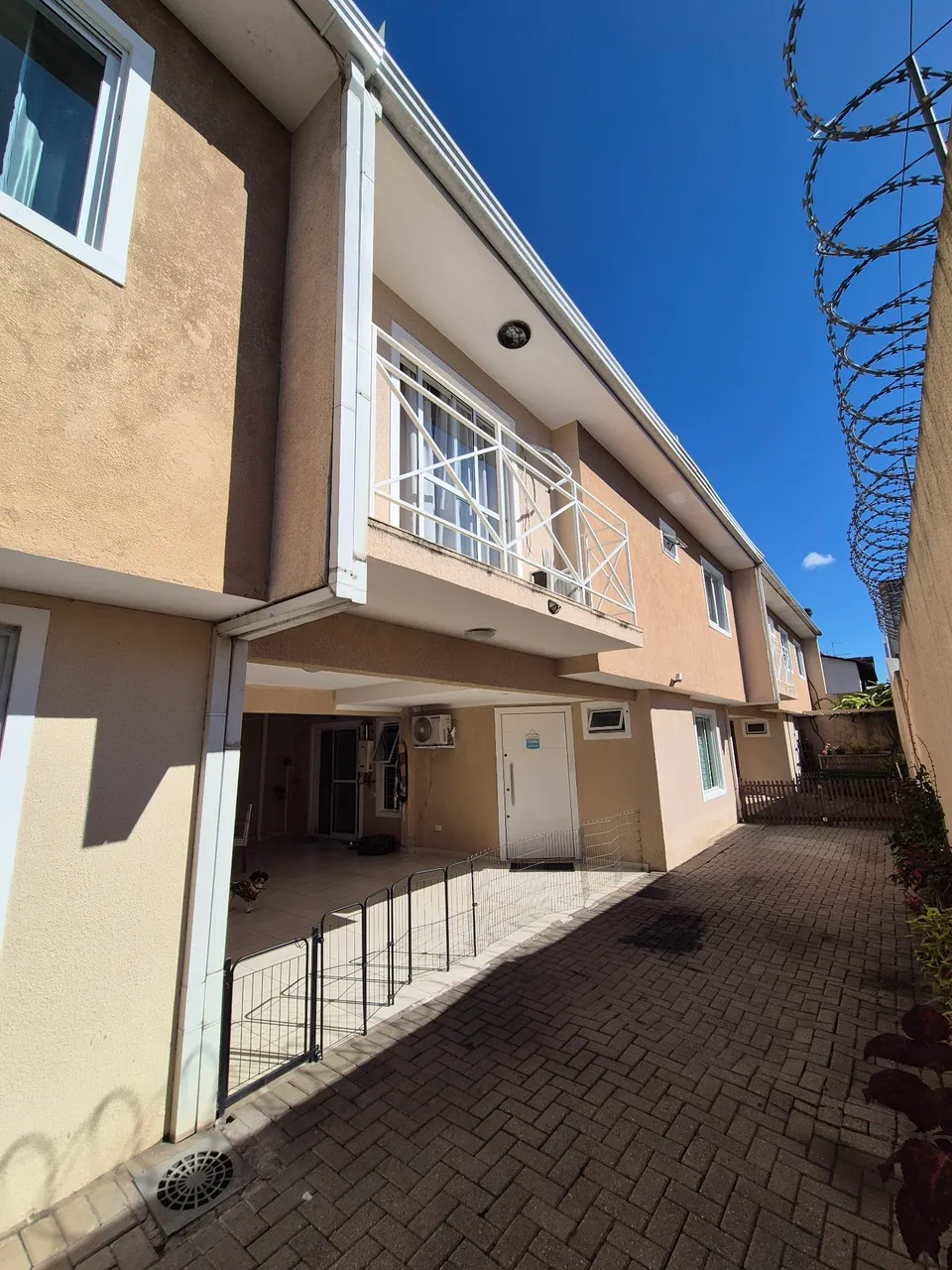 Sobrado/Triplex em condomínio fechado - Novo Mundo