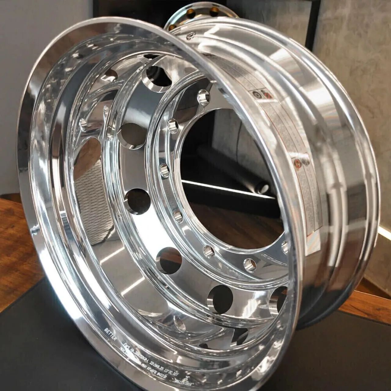 Roda de Alumínio Caminhão Alto Brilho Interno e Externo Borda Larga Aro 22,5 X 8,25 - OT - Foto 2