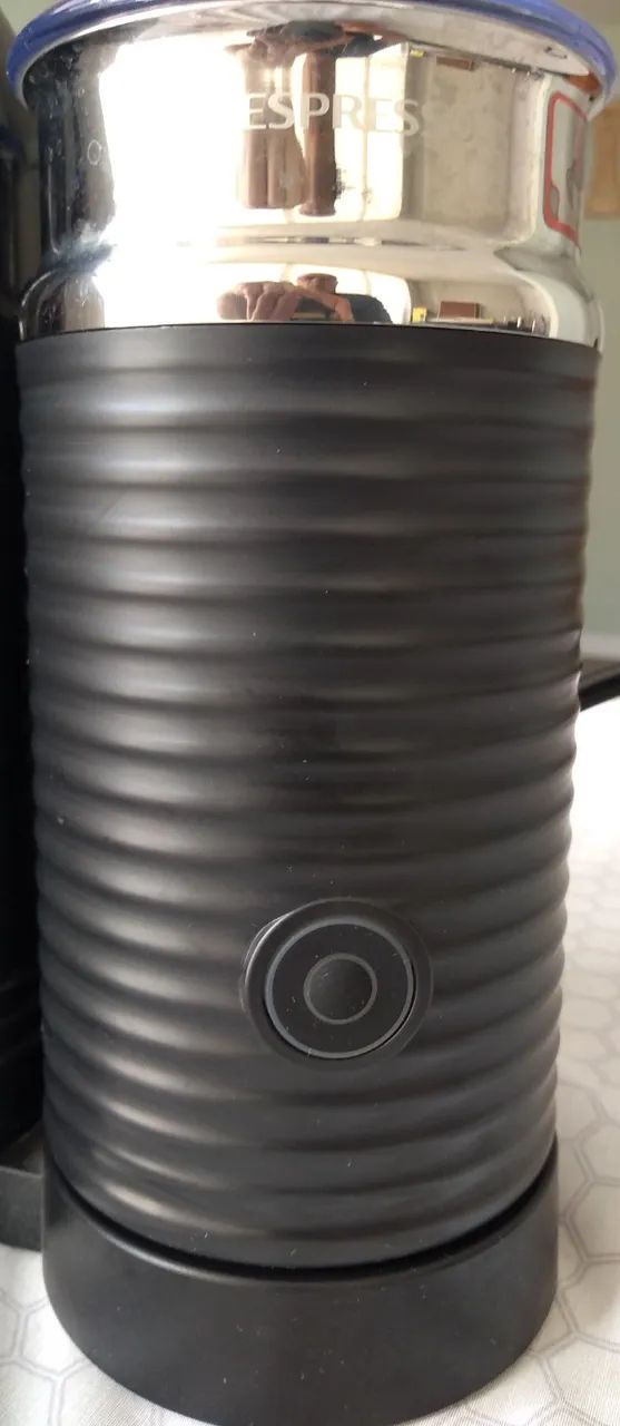 Máquina de café Nespresso U55, pouco uso, com aerocino 127v - Foto 4