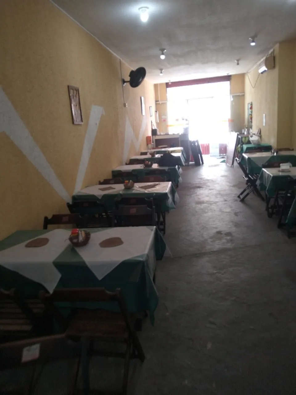 Restaurante em tel *