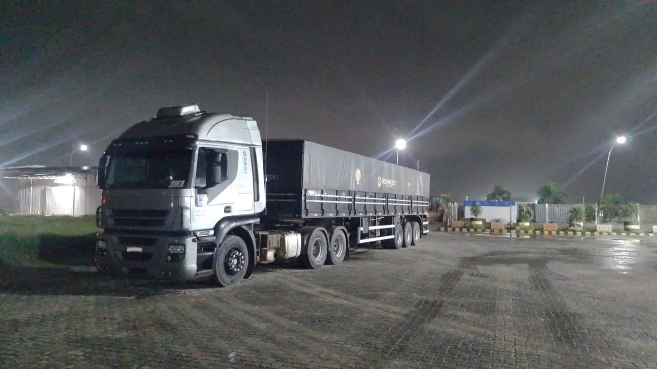 CONJUNTO - Iveco 440 - 18 Pneus novos - Automático - Rastreador