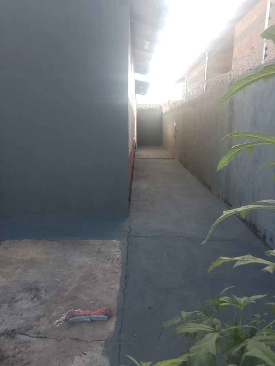 Aluga casa por r$ 1000