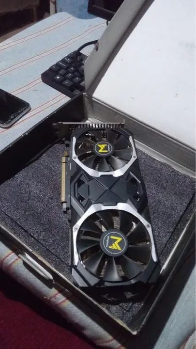 Placa de Vídeo  RX 580 pra jogo ou venda 