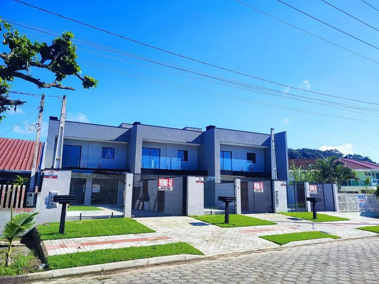 Sobrado para Venda em Guaratuba, Centro, 3 dormitórios, 1 suíte, 2 banheiros, 2 vagas